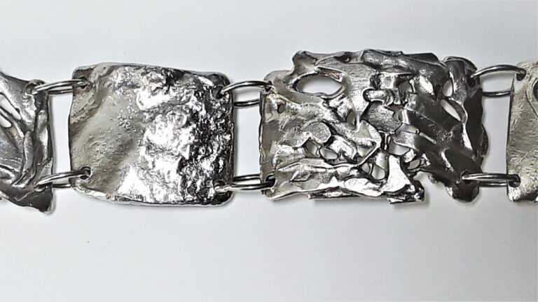 https://www.athenasilversmith.com/collections/bracelets/products/sterling-silver-7-inch-reversible-bracelet https://www.athenasilversmith.com/collections/bracelets/products/sterling-silver-7-inch-reversible-bracelet