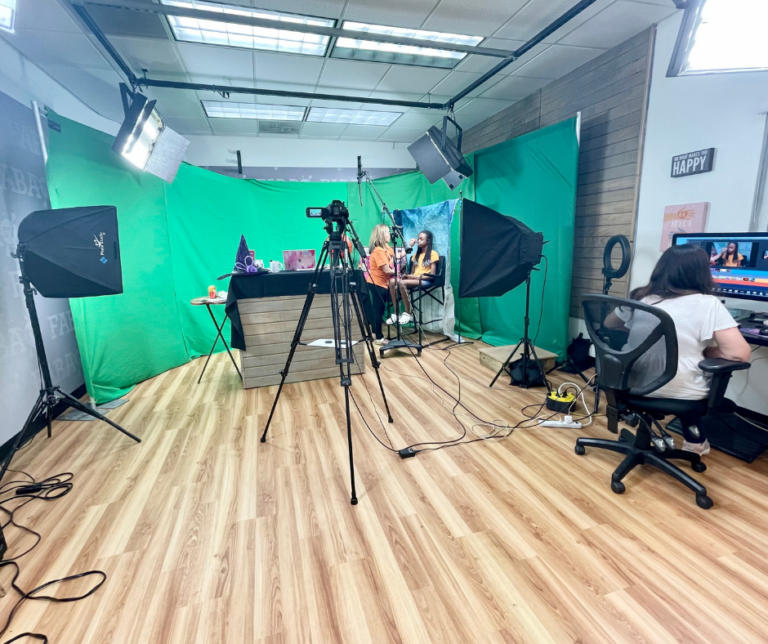 studio 1 768x644