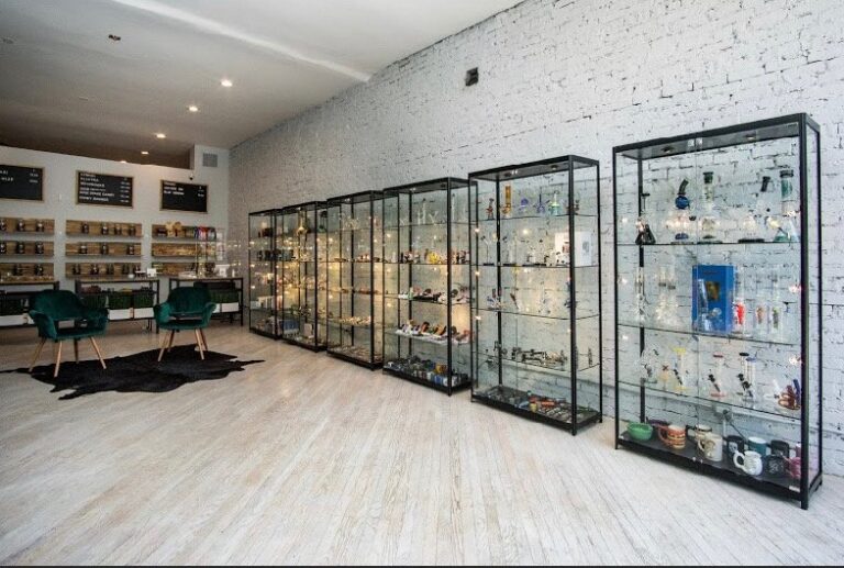 chicago cbd dispensary 768x517