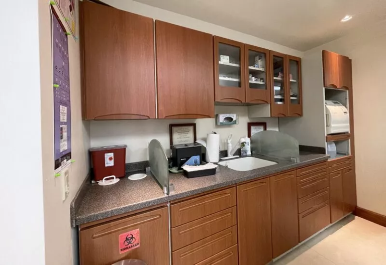 dental clinic 768x528