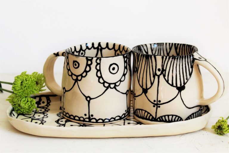 Barro by Lucrecia LACE Mugs on Oblong Tray 768x512