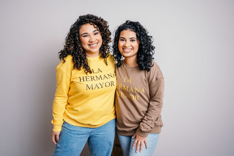 Cory and Nicol hermanas 768x511