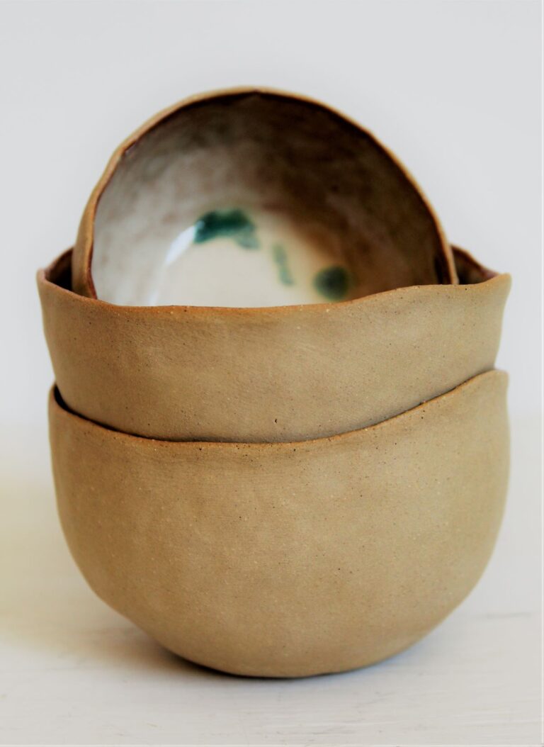 Three Ochre Pinch Pots Barro by Lucrecia 3 768x1054